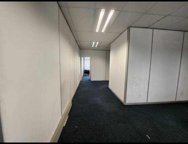 177M² OFFICE TO LET IN VORNA VALLEY